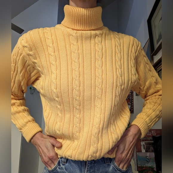 Club Monaco Sweaters - Vintage club Monaco sweater